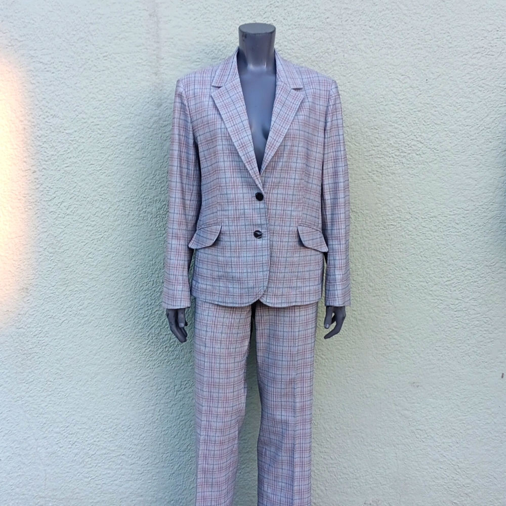 KASPER PROFESSIONAL LADIES (2) PC PLAID PANT SUIT W/BLACK ACCENTED BUTTONS